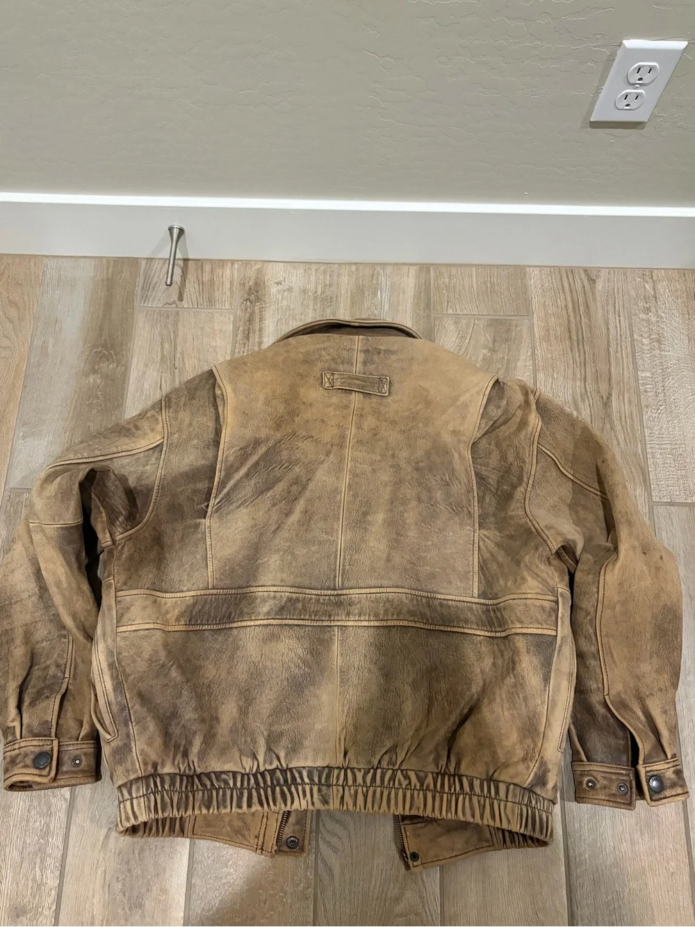 Cabela's distressed brown leather A-2 style bomber jacket large Vintage